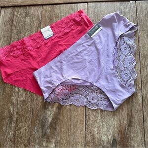 NWT Bundle of two pair of panties both with lace detailing & both Size XL (8)